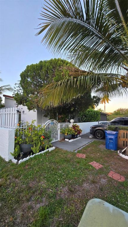 3605 NW 83rd Ave, Sunrise, FL 33351