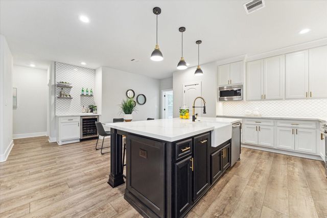 1731 Cheshire Lane, Houston, TX 77018