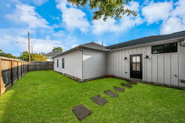1731 Cheshire Lane, Houston, TX 77018