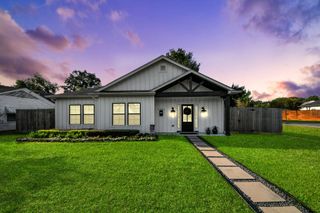 1731 Cheshire Lane, Houston, TX 77018