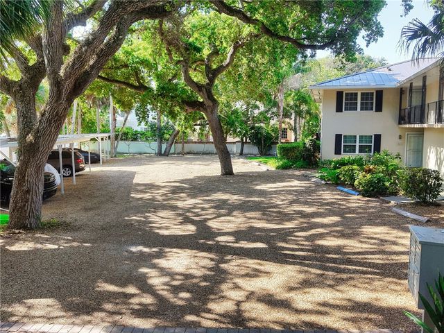 800 Coquina Lane 103, Vero Beach, FL 32963