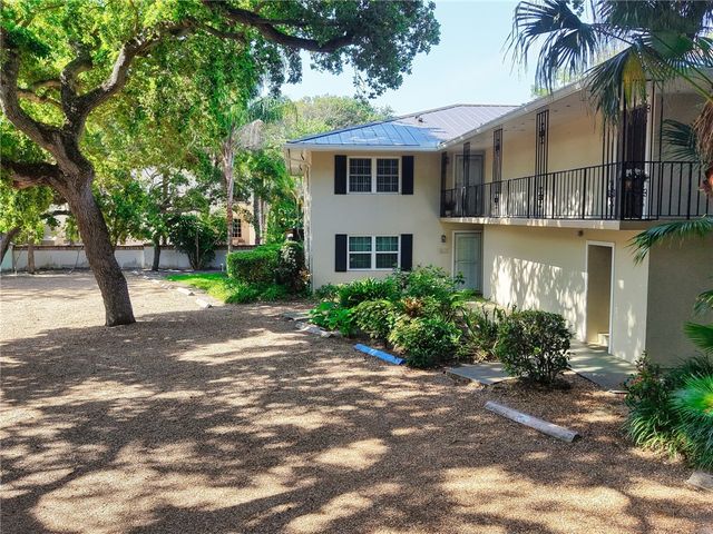 800 Coquina Lane 103, Vero Beach, FL 32963