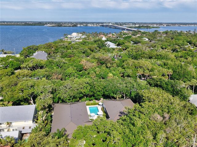 800 Coquina Lane 103, Vero Beach, FL 32963