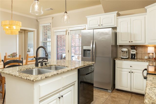 3917 W Mountain View Drive, Fayetteville, AR 72704