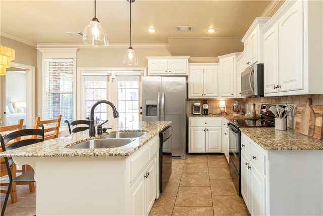 3917 W Mountain View Drive, Fayetteville, AR 72704