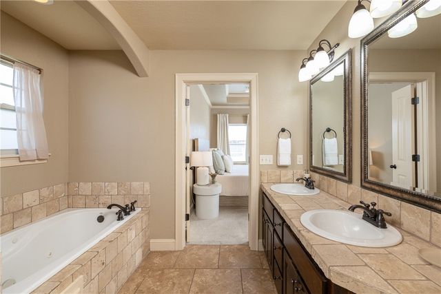 3917 W Mountain View Drive, Fayetteville, AR 72704