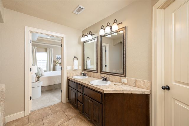 3917 W Mountain View Drive, Fayetteville, AR 72704