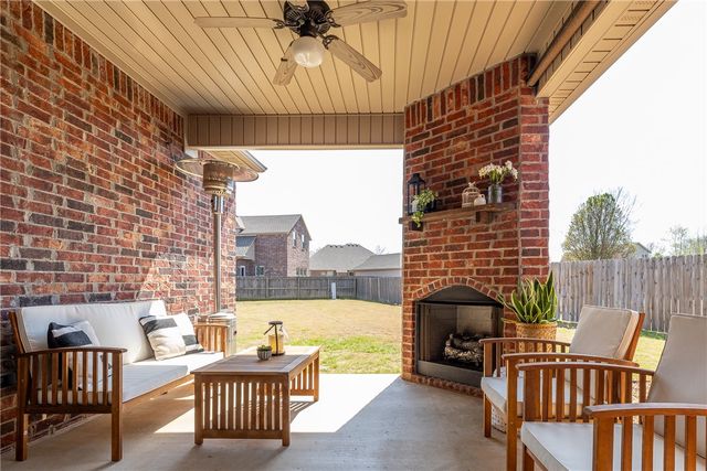 3917 W Mountain View Drive, Fayetteville, AR 72704