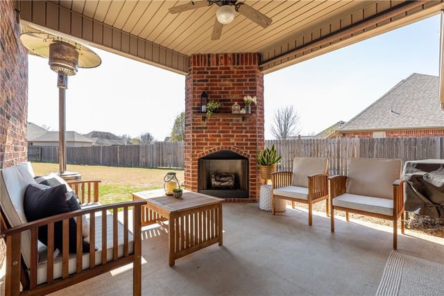 3917 W Mountain View Drive, Fayetteville, AR 72704