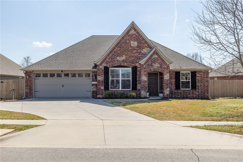 3917 W Mountain View Drive, Fayetteville, AR 72704