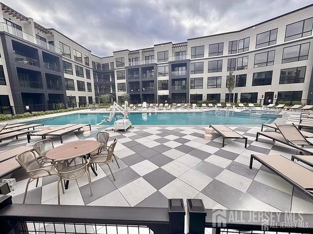 911 District Blvd Road, East Brunswick, NJ 08816