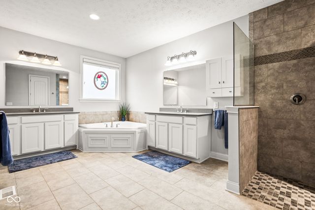 3863 Sugar Pine Lane, Zionsville, IN 46077