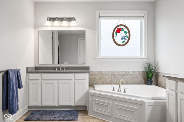 3863 Sugar Pine Lane, Zionsville, IN 46077