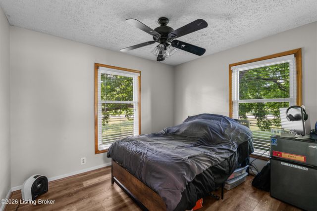 259 Colonial Dr, Mt Washington, KY 40047
