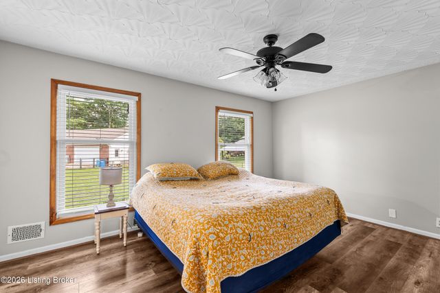 259 Colonial Dr, Mt Washington, KY 40047