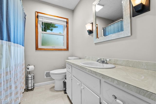 259 Colonial Dr, Mt Washington, KY 40047