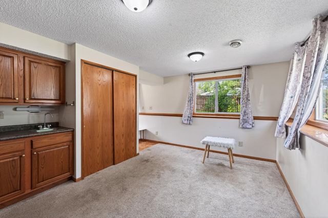6857 8th Street Lane N, Oakdale, MN 55128