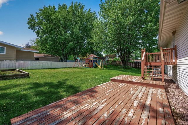 6857 8th Street Lane N, Oakdale, MN 55128