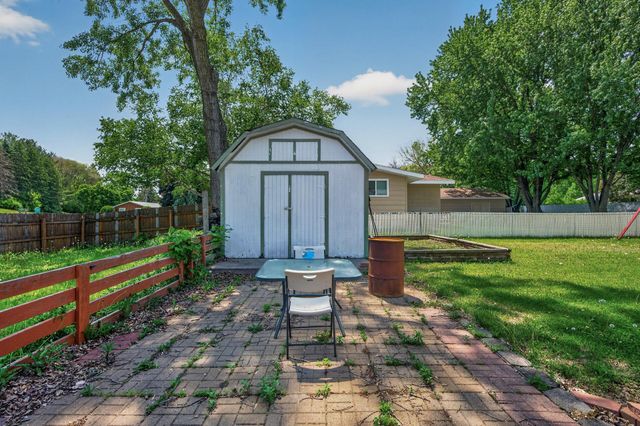 6857 8th Street Lane N, Oakdale, MN 55128