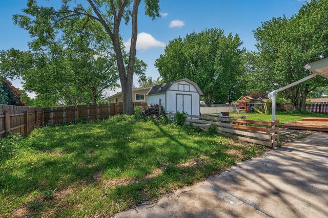 6857 8th Street Lane N, Oakdale, MN 55128