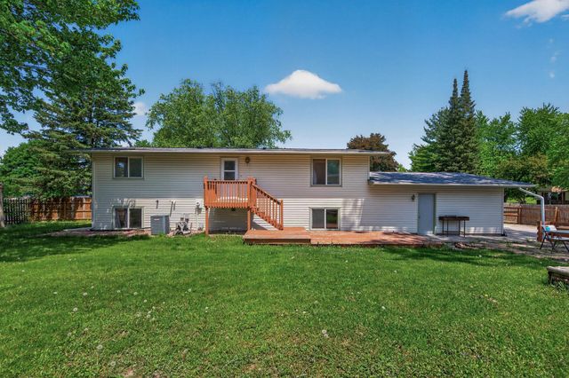 6857 8th Street Lane N, Oakdale, MN 55128