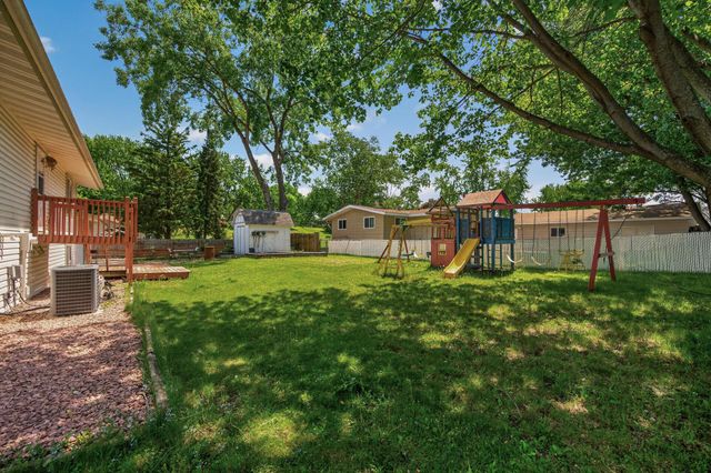 6857 8th Street Lane N, Oakdale, MN 55128