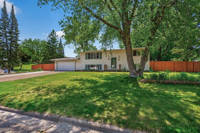 6857 8th Street Lane N, Oakdale, MN 55128