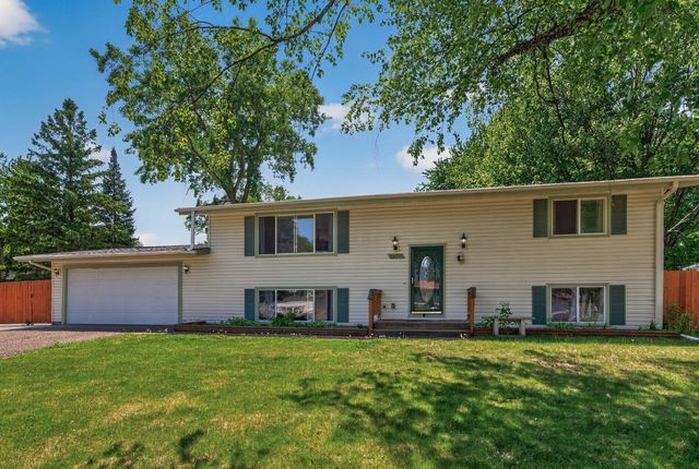 6857 8th Street Lane N, Oakdale, MN 55128