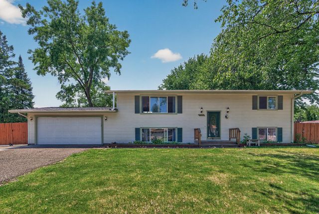 6857 8th Street Lane N, Oakdale, MN 55128