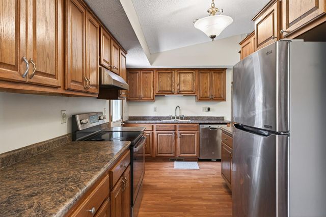 6857 8th Street Lane N, Oakdale, MN 55128