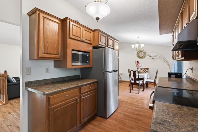 6857 8th Street Lane N, Oakdale, MN 55128