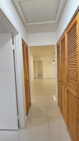 9850 NW 3rd Court 2, Plantation, FL 33324