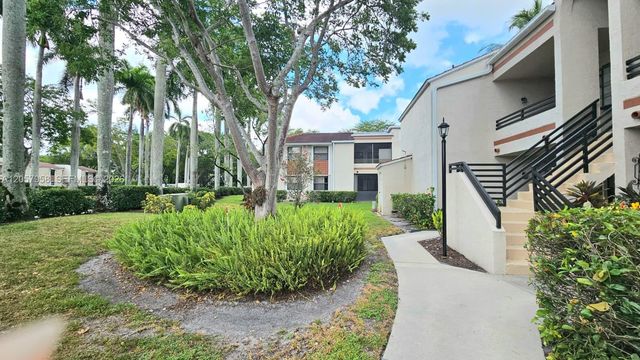 9850 NW 3rd Court 2, Plantation, FL 33324