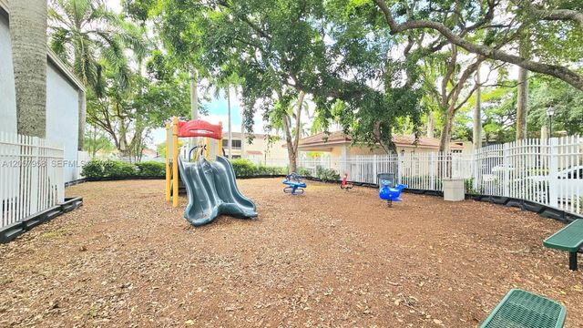 9850 NW 3rd Court 2, Plantation, FL 33324