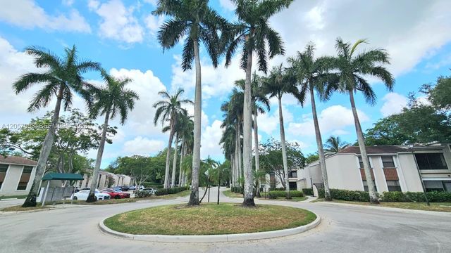 9850 NW 3rd Court 2, Plantation, FL 33324