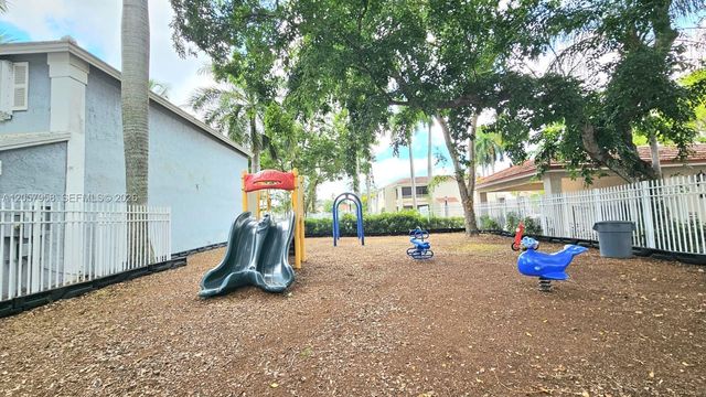 9850 NW 3rd Court 2, Plantation, FL 33324