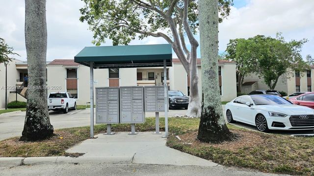 9850 NW 3rd Court 2, Plantation, FL 33324
