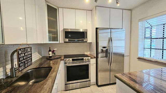9850 NW 3rd Court 2, Plantation, FL 33324