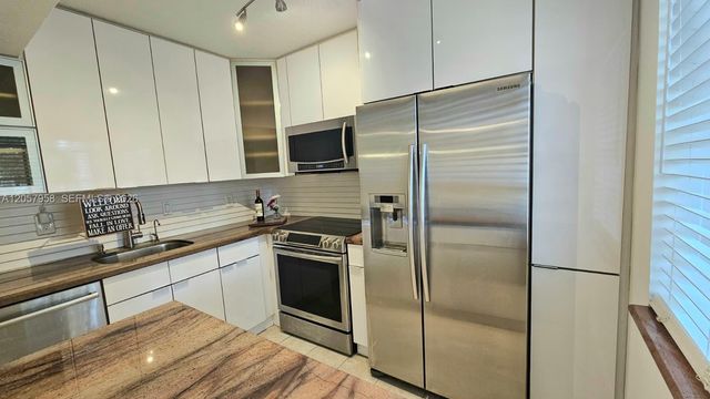 9850 NW 3rd Court 2, Plantation, FL 33324