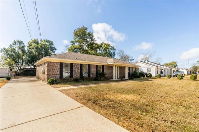 9751 Pine Knoll Road, Mobile, AL 36608
