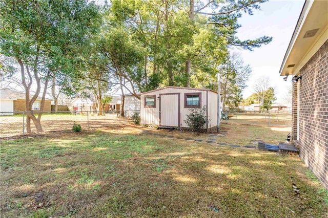 9751 Pine Knoll Road, Mobile, AL 36608