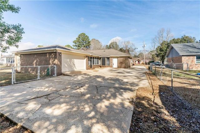 9751 Pine Knoll Road, Mobile, AL 36608