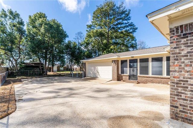 9751 Pine Knoll Road, Mobile, AL 36608