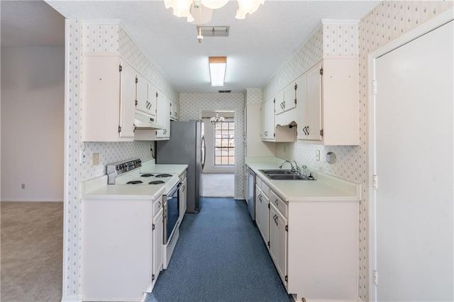 9751 Pine Knoll Road, Mobile, AL 36608