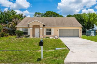 516 SE Crosspoint Drive, Port St. Lucie, FL 34983