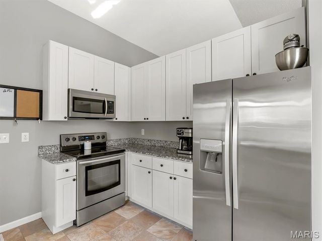 1 Questover Court, St Peters, MO 63376