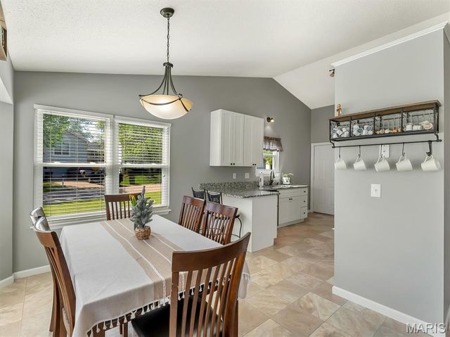 1 Questover Court, St Peters, MO 63376