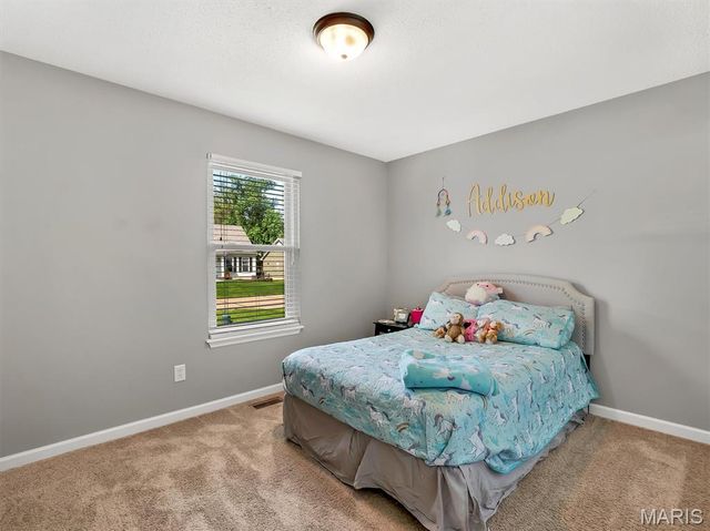 1 Questover Court, St Peters, MO 63376