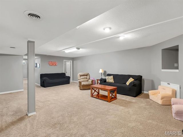1 Questover Court, St Peters, MO 63376