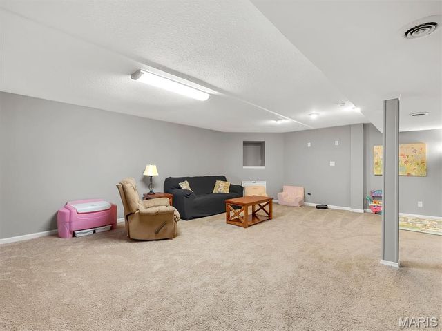 1 Questover Court, St Peters, MO 63376